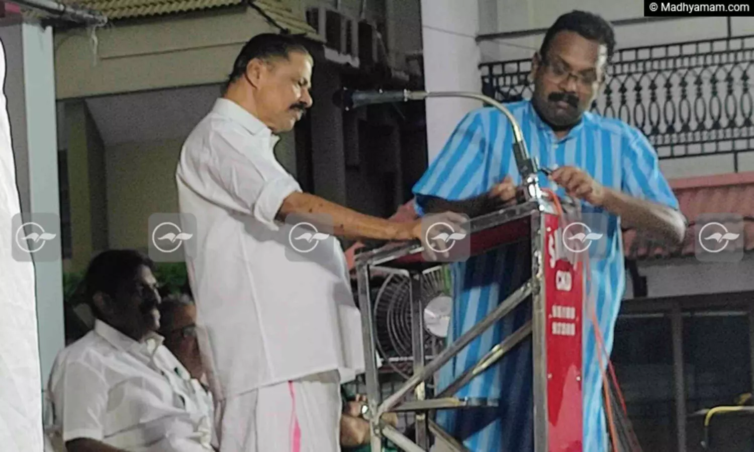 മൈക്ക് പലതവണ പണിമുടക്കി; അങ്ങോട്ട് നോക്കുന്നേയില്ലെന്ന് എം.വി. ഗോവിന്ദൻ