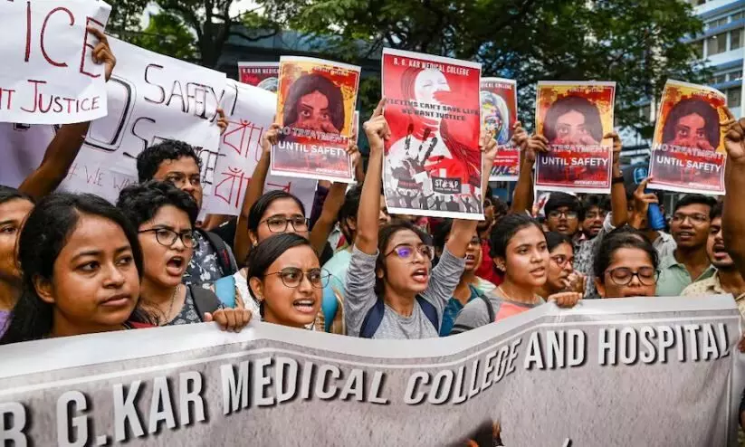 യുവ ഡോക്ടറുടെ കൊലപാതകം: സി.ബി.ഐ കേസിൽ പുരോഗതിയില്ല, കോടതിയെ സമീപിക്കാൻ പ്രതിഷേധക്കാർ യുവ ഡോക്ടറുടെ കൊലപാതകം: സി.ബി.ഐ കേസിൽ പുരോഗതിയില്ല, കോടതിയെ സമീപിക്കാൻ പ്രതിഷേധക്കാർ