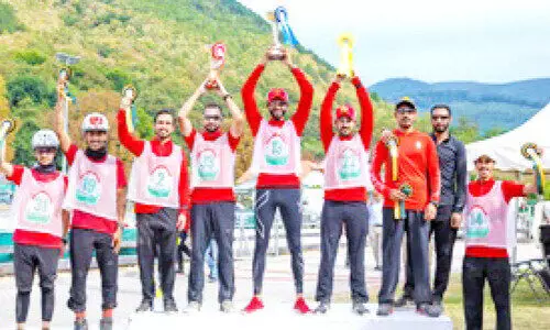 വി​ജ​യി​ക​ളാ​യ റോ​യ​ൽ എ​ൻ​ഡ്യൂ​റ​ൻ​സ് ടീം