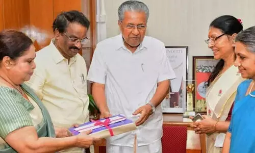 ‘കാണുന്നതെല്ലാം വിശ്വസിക്കരുത്, ഉപ്പുപോലും കാഴ്ചക്ക് പഞ്ചസാര പോലെയാണ്’; ഉന്നതരും വേട്ടക്കാരെന്ന് ഹേമ കമ്മിറ്റി റിപ്പോർട്ട് ‘കാണുന്നതെല്ലാം വിശ്വസിക്കരുത്, ഉപ്പുപോലും കാഴ്ചക്ക് പഞ്ചസാര പോലെയാണ്’; ഉന്നതരും വേട്ടക്കാരെന്ന് ഹേമ കമ്മിറ്റി റിപ്പോർട്ട്