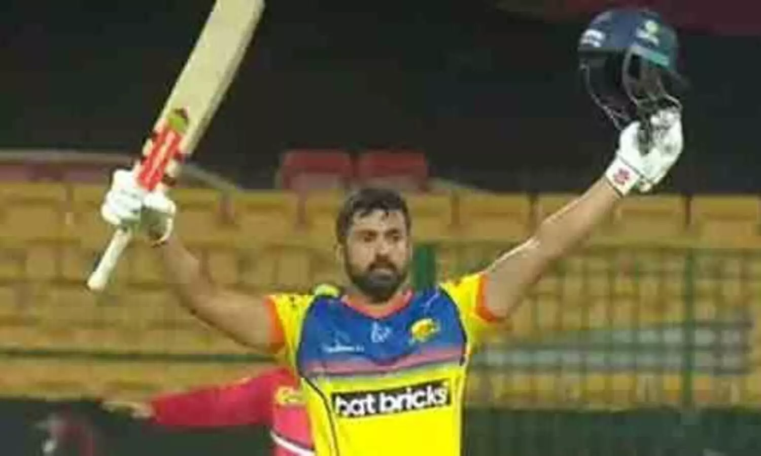 ബി.സി.സി.ഐ മറന്നെങ്കിലും കളി നിർത്താനാവില്ലല്ലോ; ഒമ്പത് സിക്സറടക്കം വെടിക്കെട്ട് സെഞ്ച്വറിയുമായി കരുൺ നായർ