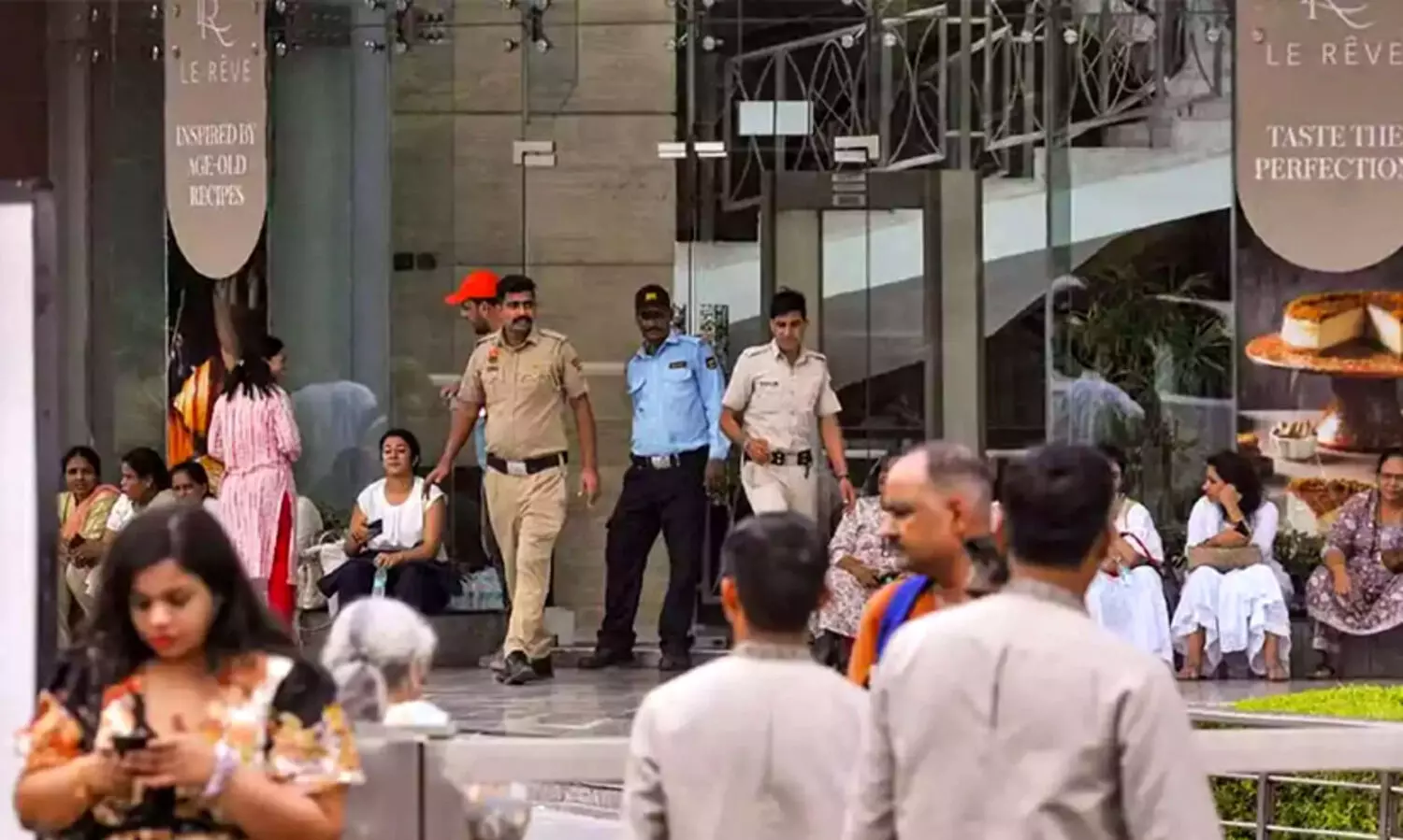 Bomb threat in delhi