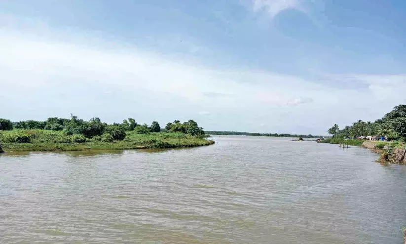 പു​ഴ​യി​ൽ ജ​ല​നി​ര​പ്പു​യ​രു​ന്ന​തി​ന് മു​മ്പേ വെ​ള്ളം ക​യ​റും;  അ​പ​ക​ട സാ​ധ്യ​ത മേ​ഖ​ല​യാ​യി ഈ​ശ്വ​ര​മം​ഗ​ലം