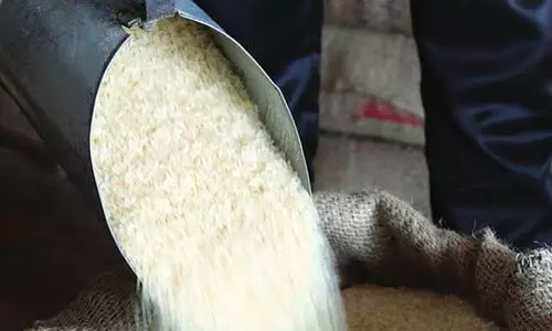 റേഷൻ വാതിൽപ്പടി വിതരണത്തിനായി 50 കോടി അനുവദിച്ചു റേഷൻ വാതിൽപ്പടി വിതരണത്തിനായി 50 കോടി അനുവദിച്ചു