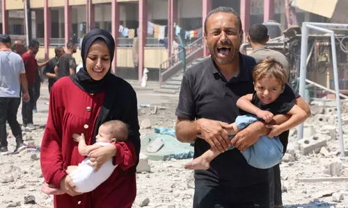 സ്കൂളിൽ അഭയം തേടിയവർക്ക് മേൽ ബോംബിട്ടു; 10 മരണം സ്കൂളിൽ അഭയം തേടിയവർക്ക് മേൽ ബോംബിട്ടു; 10 മരണം