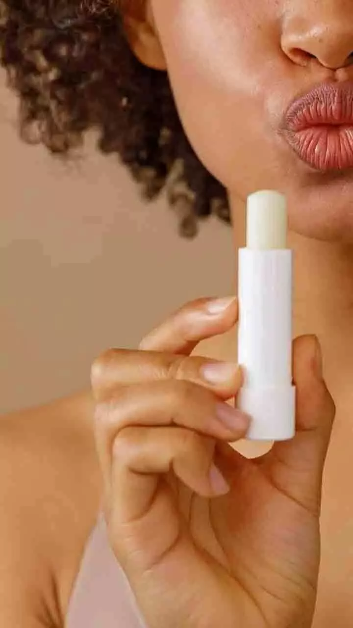 ലിപ് ബാം ഇല്ലാതെ പറ്റില്ലാന്ന് ആയോ? എട്ടിന്‍റെ പണി കിട്ടും!