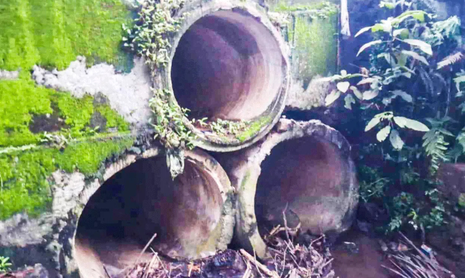 വെഞ്ചേമ്പ് പൈപ്പ് പാലം അപകടത്തിൽ