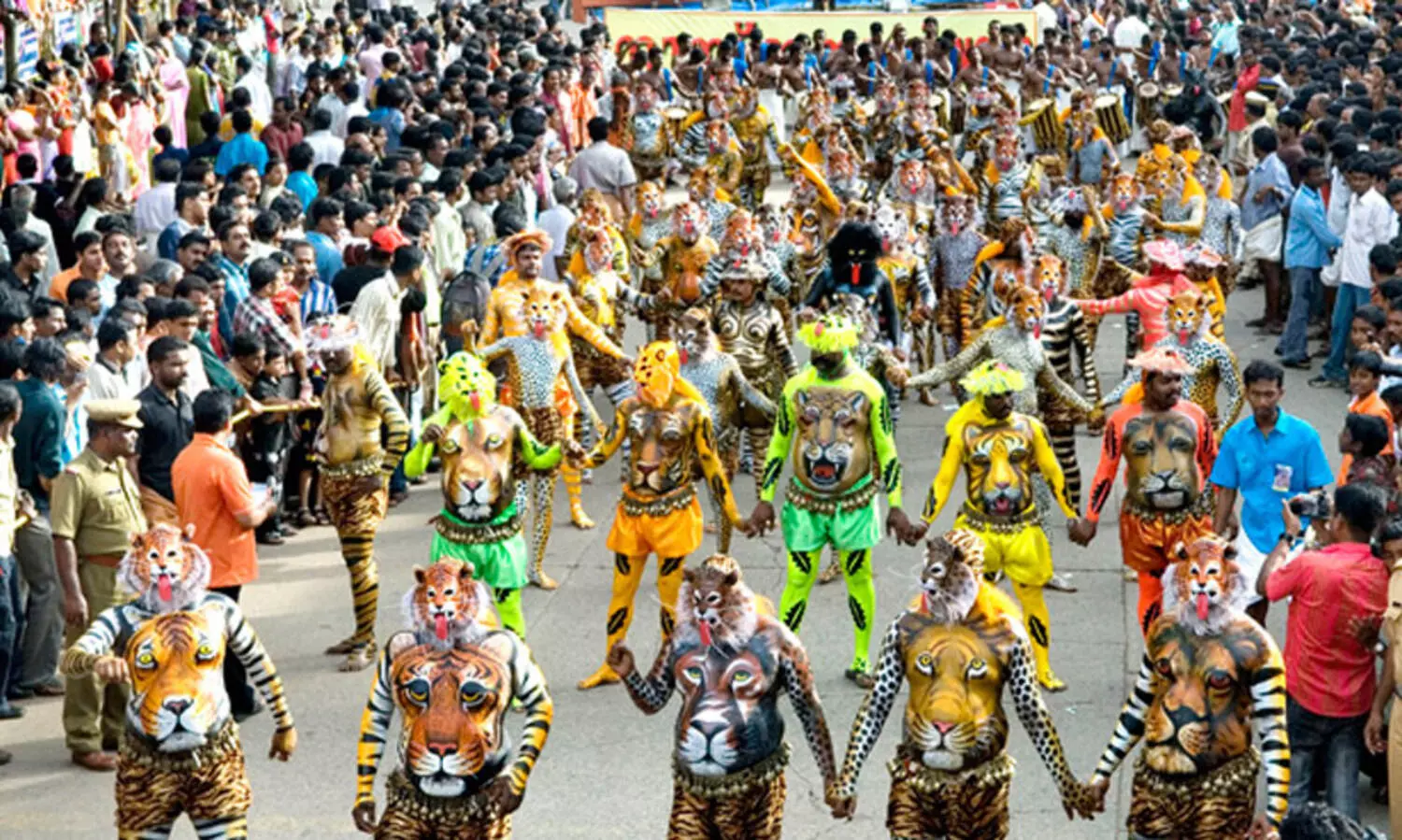 പുലികളി നടത്തണോ എന്ന് തൃശൂർ കോർപറേഷന് തീരുമാനിക്കാം