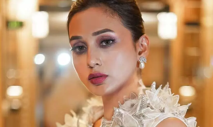 കൊൽക്കത്ത പ്രതിഷേധത്തിന്റെ ചിത്രങ്ങൾ പങ്കുവെച്ചു; നടി മിമി ചക്രബർത്തിക്ക് ബലാത്സംഗ ഭീഷണി