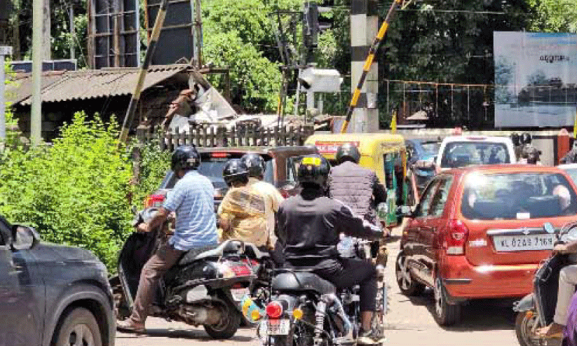 ഇളമ്പള്ളൂർ റെയിൽവേ മേൽപ്പാലം; ‘വിവരമില്ലാതെ’ ഉദ്യോഗസ്ഥരും ജനപ്രതിനിധികളും