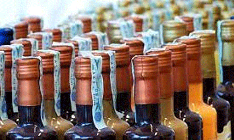 226 കുപ്പി മദ്യവുമായി രണ്ടുപേർ അറസ്റ്റിൽ 226 കുപ്പി മദ്യവുമായി രണ്ടുപേർ അറസ്റ്റിൽ