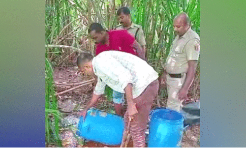 വരന്തരപ്പിള്ളി കുട്ടൻചിറയിൽ 100 ലിറ്റർ വാഷ് പിടികൂടി