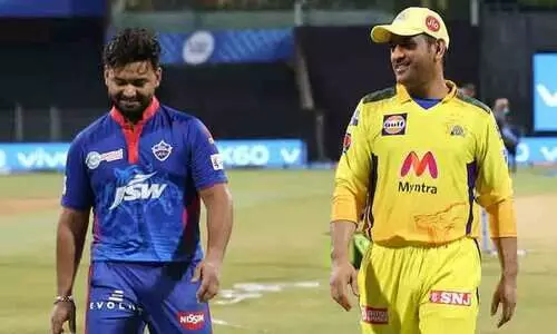 രജനികാന്തിനെ അനുകരിച്ച് ഫോട്ടോ, പിന്നാലെ പന്തിനെ ധോണിയുടെ പിൻഗാമിയാക്കി ആരാധകർ; പന്ത് സി.എസ്.കെയിലേക്ക്?