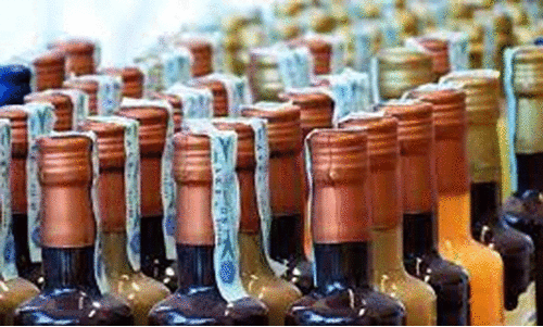 226 കുപ്പി മദ്യവുമായി രണ്ടുപേർ അറസ്റ്റിൽ 226 കുപ്പി മദ്യവുമായി രണ്ടുപേർ അറസ്റ്റിൽ