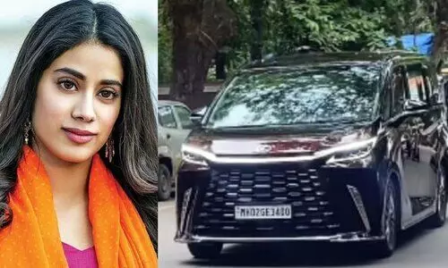 റേഞ്ച് റോവറിന് പിന്നാലെ ലെക്‌സസ് എം.പി.വിയും സ്വന്തം ഗരേജിലെത്തിച്ച് ജാന്‍വി കപൂര്‍