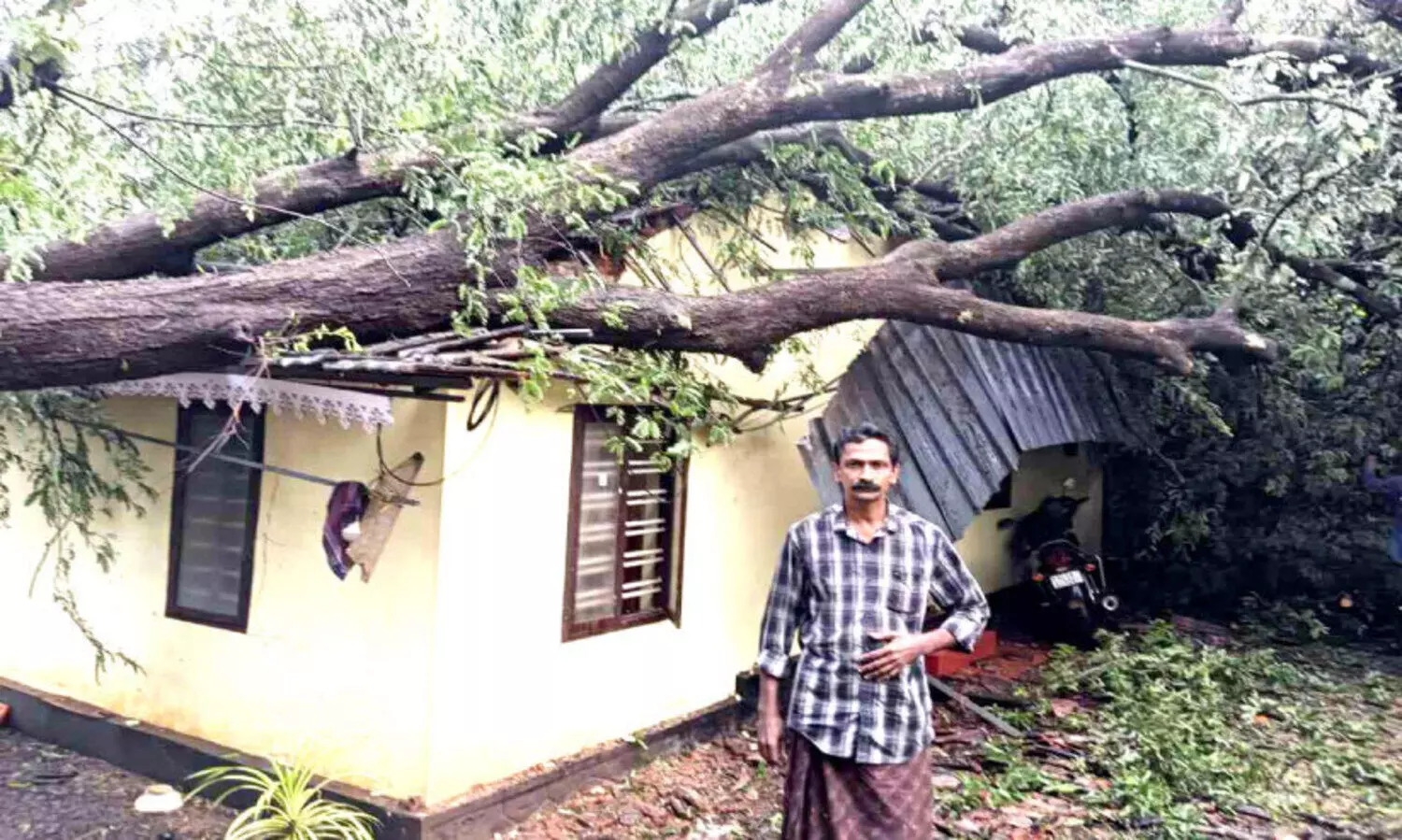 കോട്ടയം ജില്ലയിൽ വ്യാപക നാശനഷ്ടം; വീശിയടിച്ച്​ കാറ്റ്​