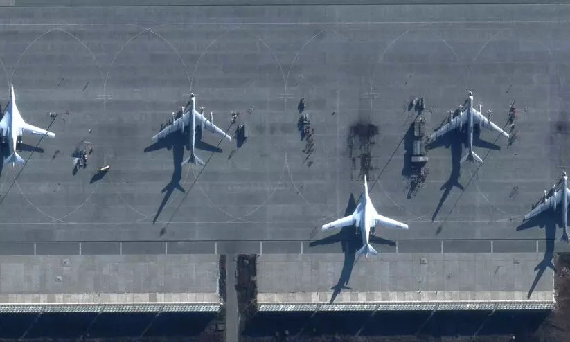 റഷ്യൻ സൈനിക വ്യോമതാവളം ആക്രമിച്ച് യുക്രെയ്ൻ റഷ്യൻ സൈനിക വ്യോമതാവളം ആക്രമിച്ച് യുക്രെയ്ൻ