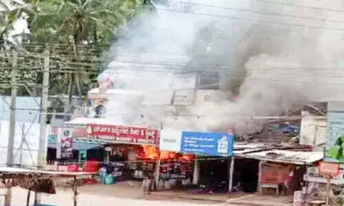 ശി​വ​മൊ​ഗ്ഗ​യി​ൽ സി​ലി​ണ്ട​ർ സ്ഫോ​ട​ന​ത്തി​ൽ ബേ​ക്ക​റി ത​ക​ർ​ന്നു; ആ​ള​പാ​യ​മി​ല്ല