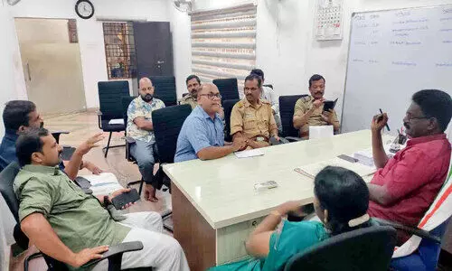 പൊ​ന്നാ​നി നി​ള​യോ​ര പാ​ത; വ​ലി​യ വാ​ഹ​ന​ങ്ങ​ളു​ടെ സ​ഞ്ചാ​രം നി​ർ​ത്ത​ലാ​ക്കാ​ൻ തീ​രു​മാ​നം