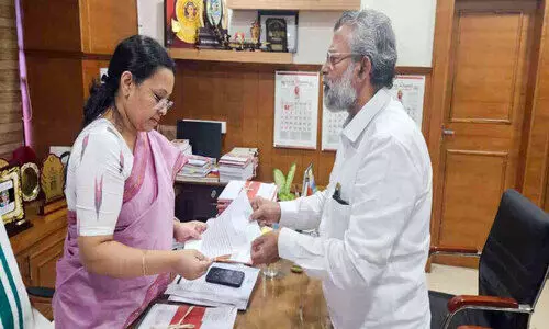 എം.എൽ.എയുടെ ഇടപെടൽ; യു.ഡി.ഐ.ഡി കാർഡ് വിതരണം ത്വരിതപ്പെടുത്തുമെന്ന് മന്ത്രി വീണ ജോർജ് എം.എൽ.എയുടെ ഇടപെടൽ; യു.ഡി.ഐ.ഡി കാർഡ് വിതരണം ത്വരിതപ്പെടുത്തുമെന്ന് മന്ത്രി വീണ ജോർജ്