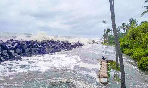 എടവനക്കാട്, ഞാറക്കൽ തീരങ്ങളിൽ കടൽ ക്ഷോഭം