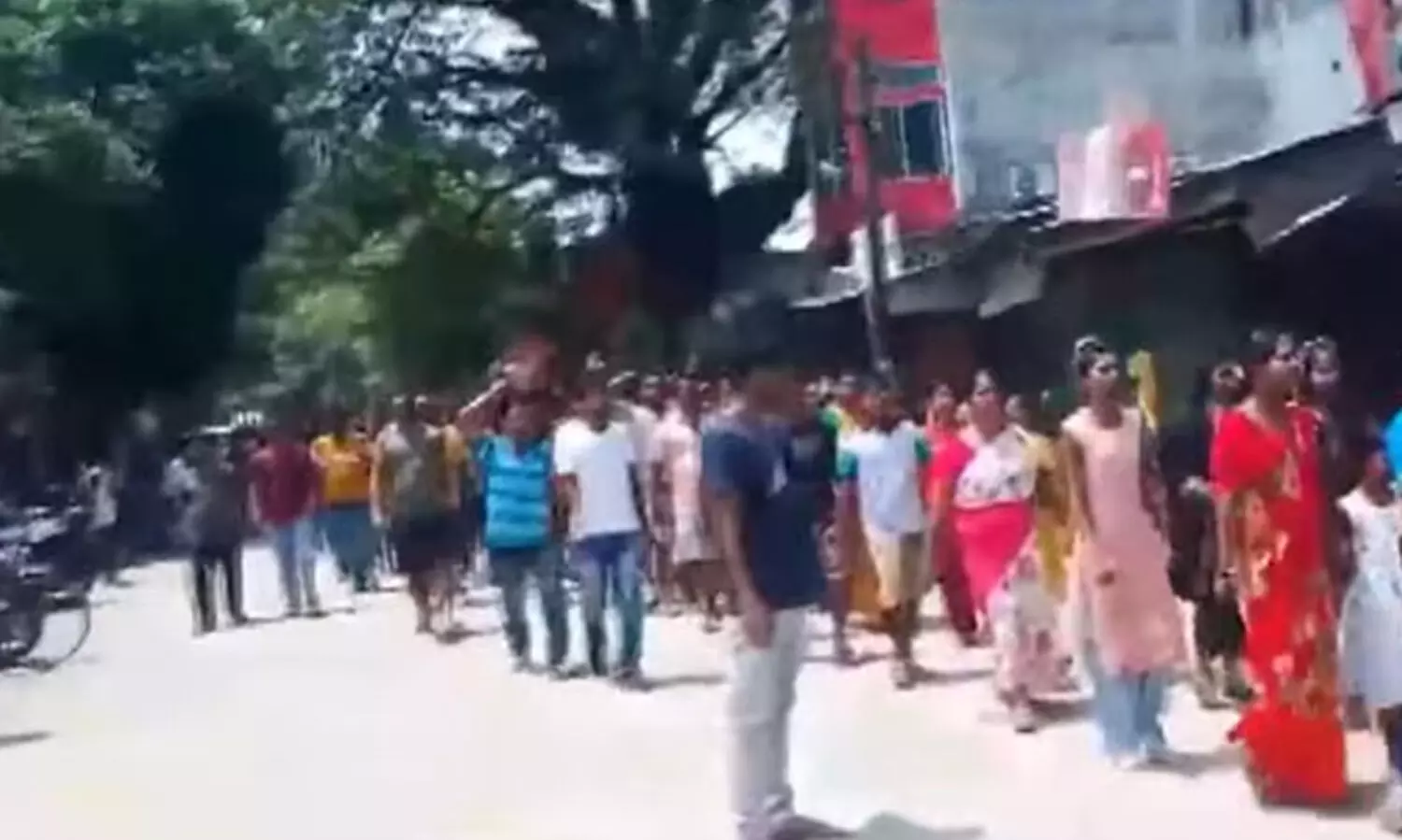 അസമിൽ പ്രായപൂർത്തിയാകാത്ത പെൺകുട്ടി കൂട്ടബലാത്സംഗത്തിനിരയായി; വൻ പ്രതിഷേധം