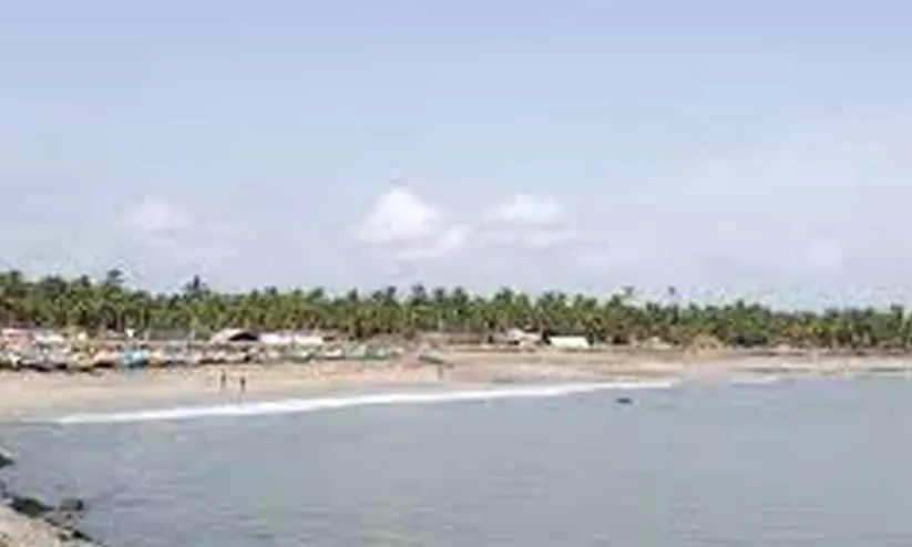 മ​ത്സ്യ​ത്തൊ​ഴി​ലാ​ളി പ​ണി​മു​ട​ക്ക് താ​നൂ​ർ ഹാ​ർ​ബ​റി​നെ ബാ​ധി​ച്ചു