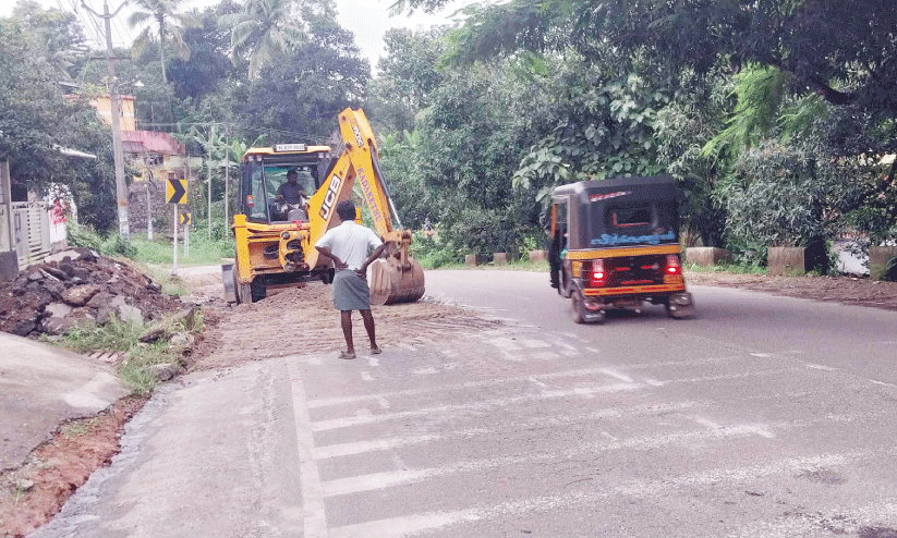 കടയ്ക്കൽ-നിലമേൽ റോഡ് നവീകരണം ഇഴയുന്നു കടയ്ക്കൽ-നിലമേൽ റോഡ് നവീകരണം ഇഴയുന്നു