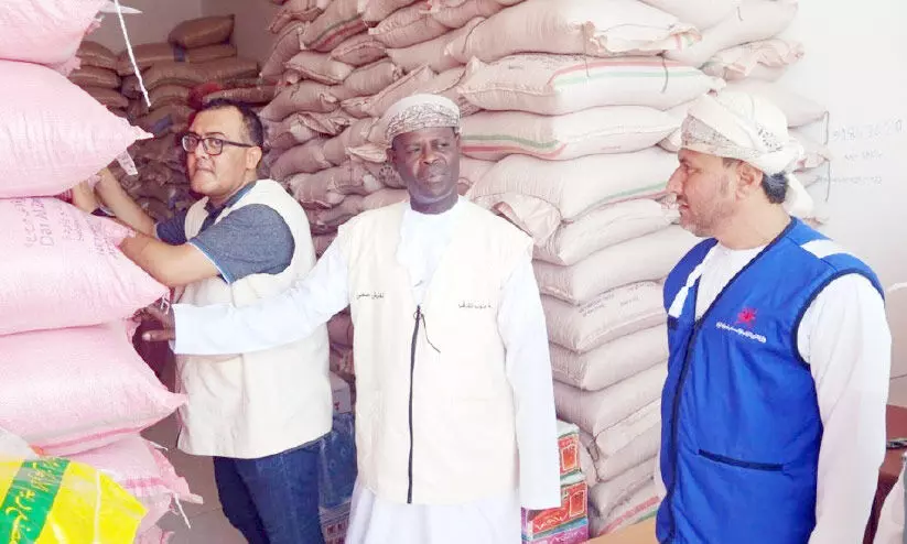 ഗവൺമെന്റ് അധികൃതർ പരിശോധനക്കിടെ ഗവൺമെന്റ് അധികൃതർ പരിശോധനക്കിടെ