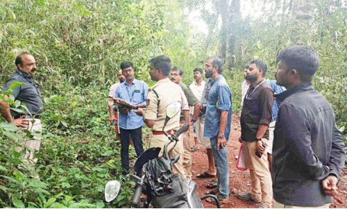 ചെറുപുഴയിൽ റവന്യൂ ഉദ്യോഗസ്ഥരെ കര്‍ണാടക തടഞ്ഞു