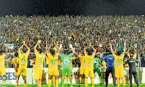 മഞ്ചേരിയിലെ സന്തോഷ് ട്രോഫി ഫൈനൽ: ടിക്കറ്റെടുത്തിട്ടും കളി കാണാനാവാത്തവർക്ക് 10,000 രൂപ നഷ്ടപരിഹാരം