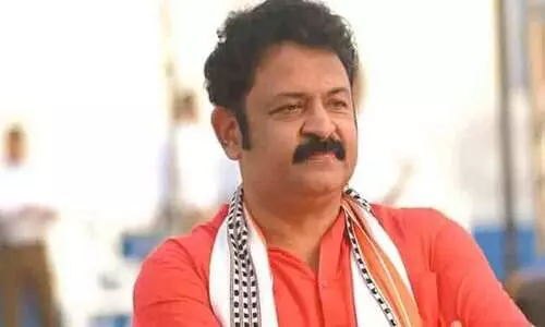 ‘ഞാനവിടെ ഇരിക്കുമ്പോള്‍ നീ വാതിലിലൊന്നും മുട്ടല്ലേ’; ഹേമ കമ്മിറ്റി റിപ്പോര്‍ട്ടിനെ പരിഹസിച്ച് നടന്‍ കൃഷ്ണകുമാർ