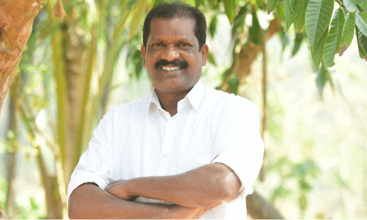 ദാരിദ്ര‍്യത്തോട് പടവെട്ടി വളർന്ന് മന്ത്രിക്കസേരയിലെത്തിയപ്പോഴും കേളുവേട്ടന്‍റെ ചുണ്ടിൽ വിരിയുന്നത് വിനയത്തിന്‍റെ നിറചിരി