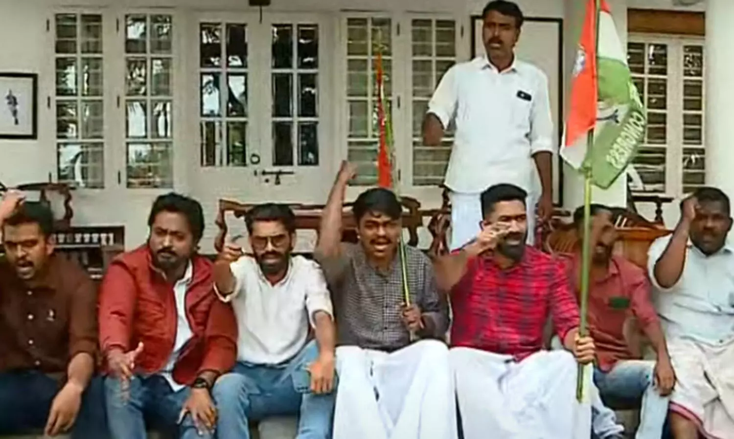 രഞ്ജിത് താമസിക്കുന്ന വയനാട്ടിലെ റിസോർട്ടിൽ യൂത്ത് കോൺഗ്രസ് പ്രതിഷേധം; പുറത്തിറങ്ങാൻ അനുവദിക്കില്ലെന്ന് പ്രതിഷേധക്കാർ