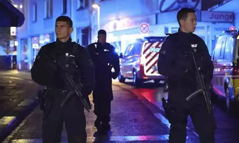 ജർമനിയിൽ ആഘോഷപരിപാടിക്കിടെ കത്തിയാക്രമണം; മൂന്നുപേർ കൊല്ലപ്പെട്ടു ജർമനിയിൽ ആഘോഷപരിപാടിക്കിടെ കത്തിയാക്രമണം; മൂന്നുപേർ കൊല്ലപ്പെട്ടു