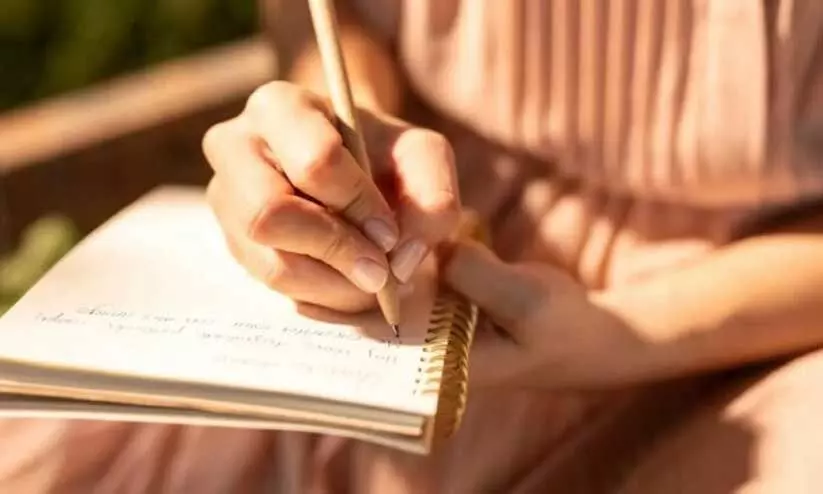 സ​ർ​ഗ​ധാ​ര ചെ​റു​ക​ഥാ മ​ത്സ​രം