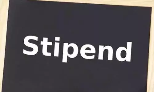 സീ​നി​യ​ർ റെ​സി​ഡ​ന്റ് ഡോ​ക്ട​ർ​മാ​രു​ടെ സ്റ്റൈ​പ്പ​ൻ​ഡി​ൽ 25 ശ​ത​മാ​നം വ​ർ​ധ​ന; സ​ർ​ക്കാ​ർ ഉ​ത്ത​ര​വി​റ​ക്കി