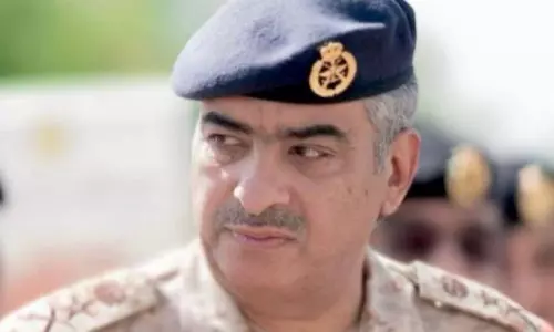 ആ​ർ​മി ചീ​ഫ് ഓ​ഫ് സ്റ്റാ​ഫ് എ​യ​ർ  മാ​ർ​ഷ​ൽ ബ​ന്ദ​ർ അ​ൽ മാ​സി​ൻ