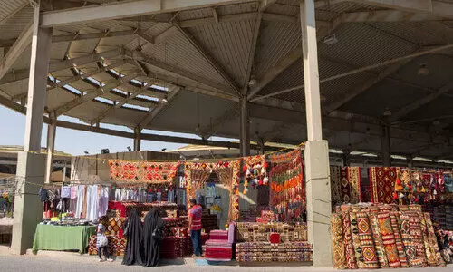 ഫ്രൈ​ഡേ മാ​ർ​ക്കറ്റ്