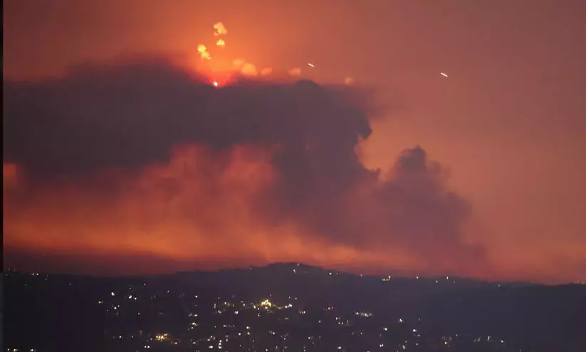 ഇസ്രായേലിനെതിരെ ആക്രമണം ശക്തമാക്കി ഹിസ്ബുല്ല; 321 റോക്കറ്റുകൾ തൊടുത്തു
