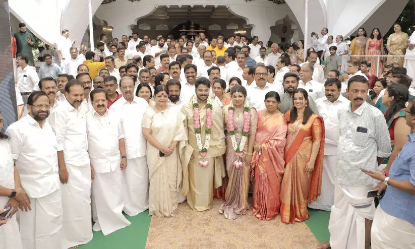 കെ.പി.സി.സി. പ്രസിഡന്റ് കെ. സുധാകരന്റെ മകന് ശാന്തിഗിരിയില് ഇന്ന് വിവാഹിതനായി കെ.പി.സി.സി. പ്രസിഡന്റ് കെ. സുധാകരന്റെ മകന് ശാന്തിഗിരിയില് ഇന്ന് വിവാഹിതനായി