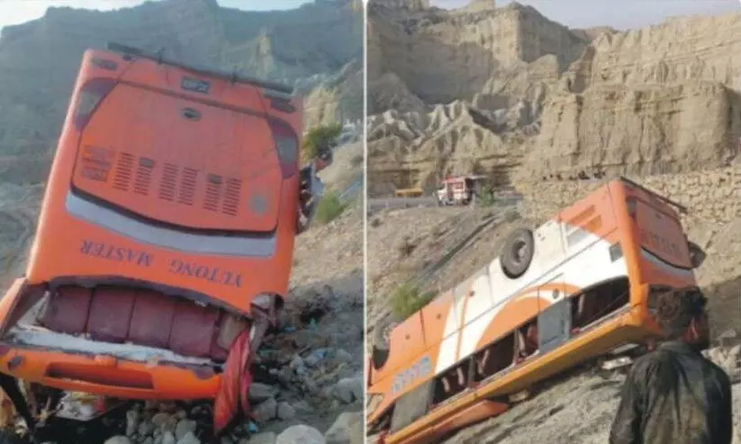 പാകിസ്താനിൽ രണ്ട് ബസ് അപകടം: 44 പേർ മരിച്ചു പാകിസ്താനിൽ രണ്ട് ബസ് അപകടം: 44 പേർ മരിച്ചു