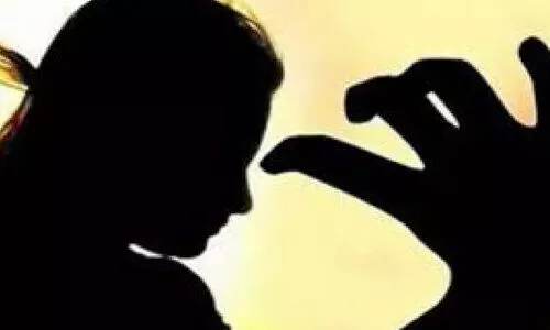 യുവതിയെ ത​ട്ടി​ക്കൊ​ണ്ടു​പോ​യി ബ​ലാ​ത്സം​ഗം ചെയ്തു; യു​വാ​വും സ​ഹാ​യി​യും അ​റ​സ്റ്റി​ൽ