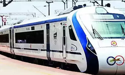 ധാ​ർ​വാ​ഡ്-​കെ.​എ​സ്.​ആ​ർ ബം​ഗ​ളൂ​രു വ​ന്ദേ​ഭാ​ര​തി​ന് തു​മ​കൂ​രു​വി​ൽ സ്റ്റോ​പ്