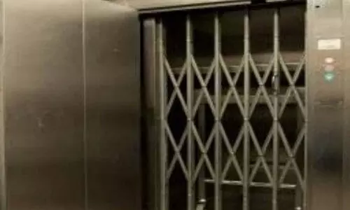 സ​ർ​വി​സ് ലി​ഫ്റ്റ് പൊ​ട്ടി​വീ​ണ് ഹൈ​പ്പ​ർ മാ​ർ​ക്ക​റ്റ് തൊ​ഴി​ലാ​ളി മ​രി​ച്ചു