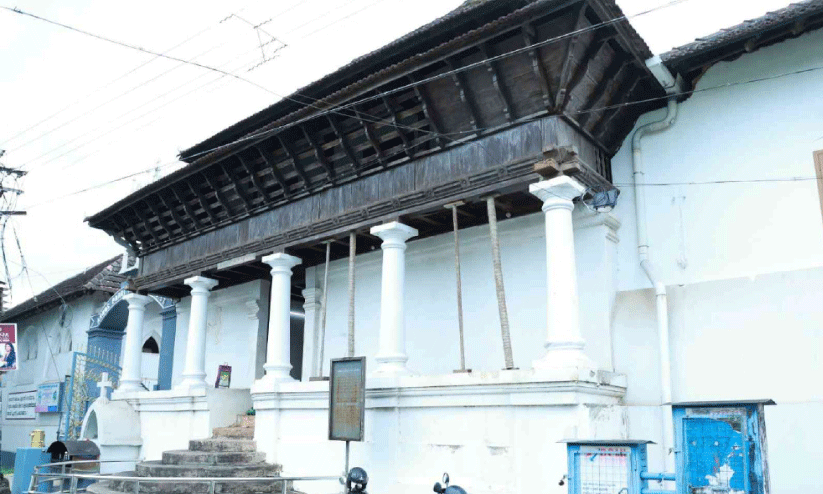 Arnos Pathiri Bhavan,Velur