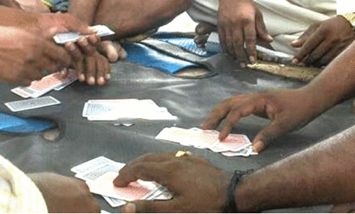 പ​ണം വെ​ച്ച് ചീ​ട്ടു​ക​ളി; 26 പേ​ർ അ​റ​സ്റ്റി​ൽ, 3.63 ല​ക്ഷം രൂ​പ​ പി​ടി​കൂ​ടി