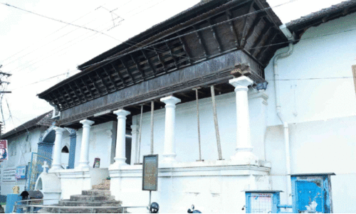 Arnos Pathiri Bhavan,Velur