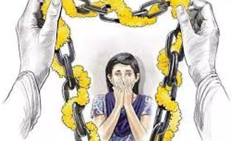 15 കാരിയെ ബാലവിവാഹത്തിൽനിന്ന് രക്ഷപ്പെടുത്തി 15 കാരിയെ ബാലവിവാഹത്തിൽനിന്ന് രക്ഷപ്പെടുത്തി