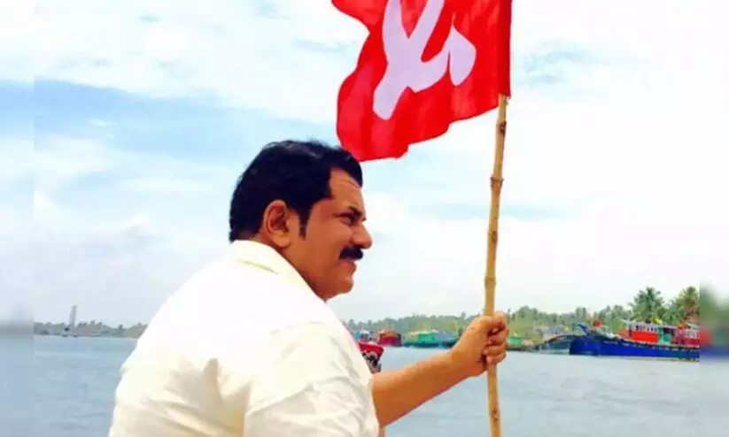 എം.എൽ.എ സ്ഥാനം രാജി വെക്കേണ്ടതില്ല; മുകേഷിനെ കൈവിടാതെ സി.പി.എം എം.എൽ.എ സ്ഥാനം രാജി വെക്കേണ്ടതില്ല; മുകേഷിനെ കൈവിടാതെ സി.പി.എം